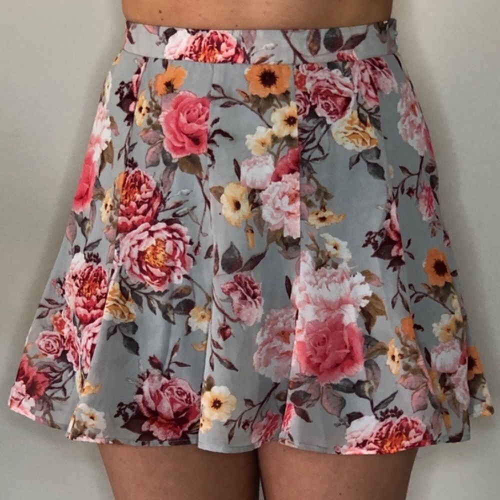 Show Me Your MuMu Floral‎ Skirt
